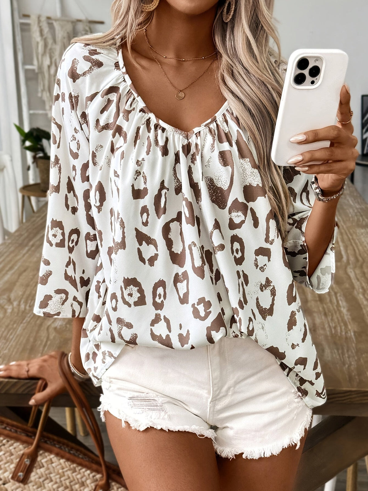 Blouse pour femme à col en V avec imprimé léopard, manches raglan 3/4, haut fluide décontracté, style bohème, chemise légère en polyester pour l'été, le printemps et l'automne
