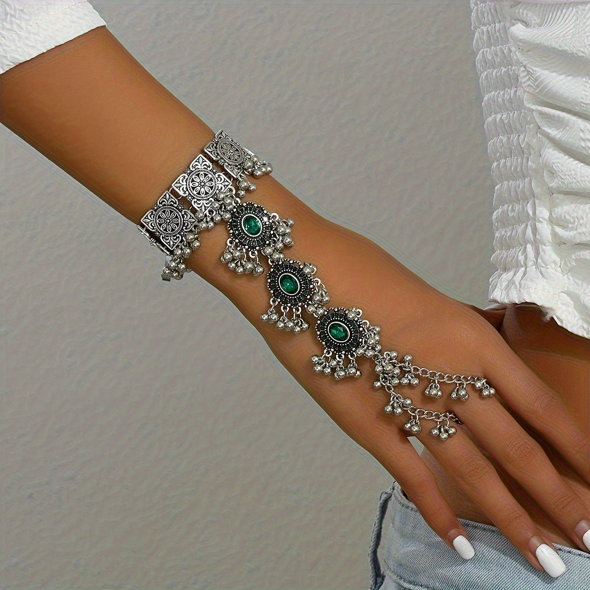 Bracelet mitaine turquoise – Bijou de main style bohème Bollywood vintage pour femme, disponible en turquoise et émeraude créée, parfait pour les festivals, les mariages et le look bohème au quotidien