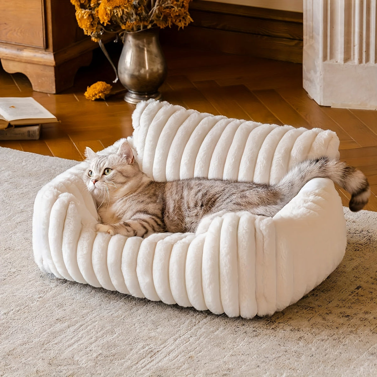 Canapé-lit pour chats d'intérieur - Panier apaisant et moelleux avec revêtement en velours côtelé de qualité supérieure, structure de soutien indéformable, canapé douillet pour chats et petits chiens