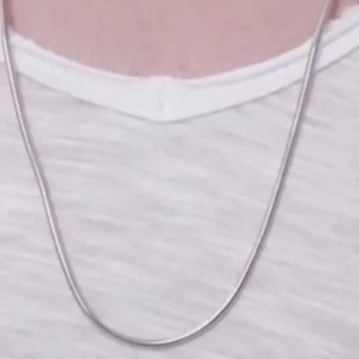 Collier chaîne serpent en argent sterling 925 de 1 mm – Collier superposable hypoallergénique et résistant au ternissement pour femmes et hommes, design minimaliste classique, cadeau idéal pour Noël, la Saint-Valentin et les anniversaires