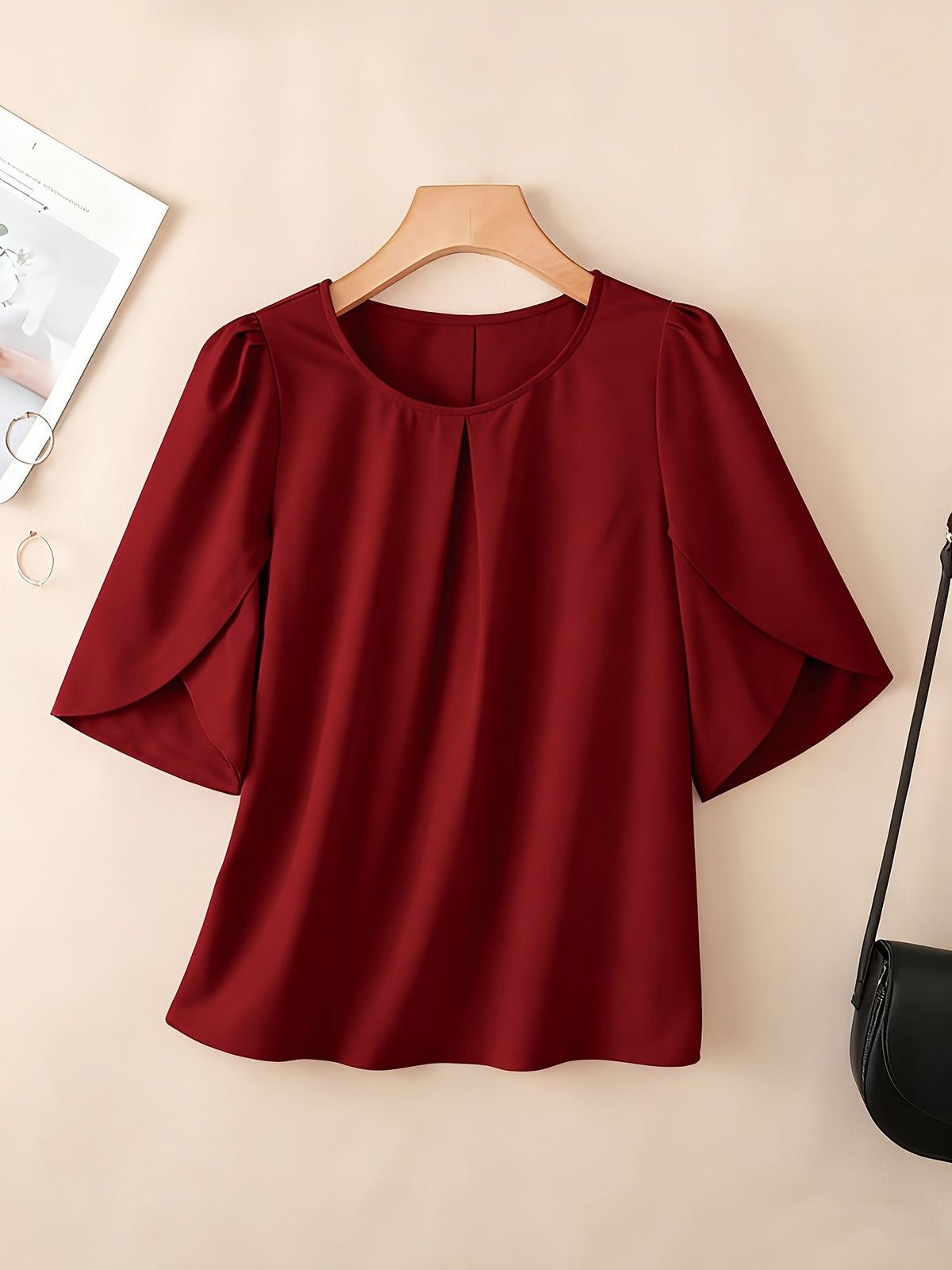 Chemisier femme à manches courtes, col rond, poignets à volants et plis sur la poitrine – Haut élégant en tissu 100 % polyester, semi-transparent, avec manches fendues