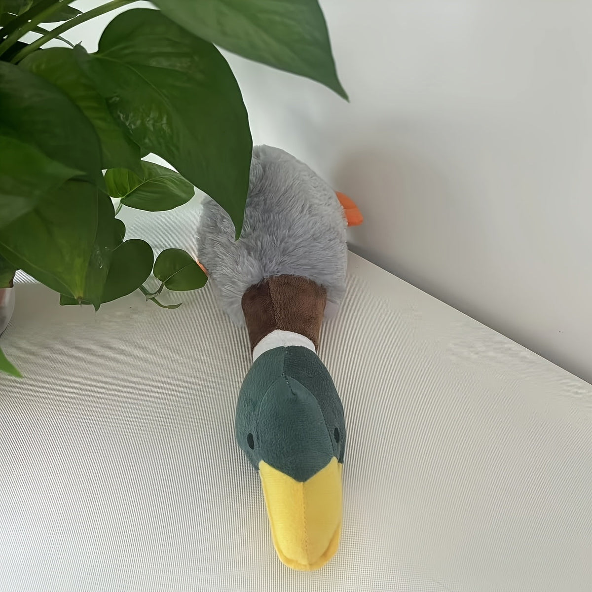 Jouet pour chien en peluche pouet-pouet Oie en velours – Jouet sonore pour animal de compagnie en velours PV doux, design d'oie mignon, jouet interactif à mâcher et à câliner, peluche durable pour chiens de petite à moyenne taille