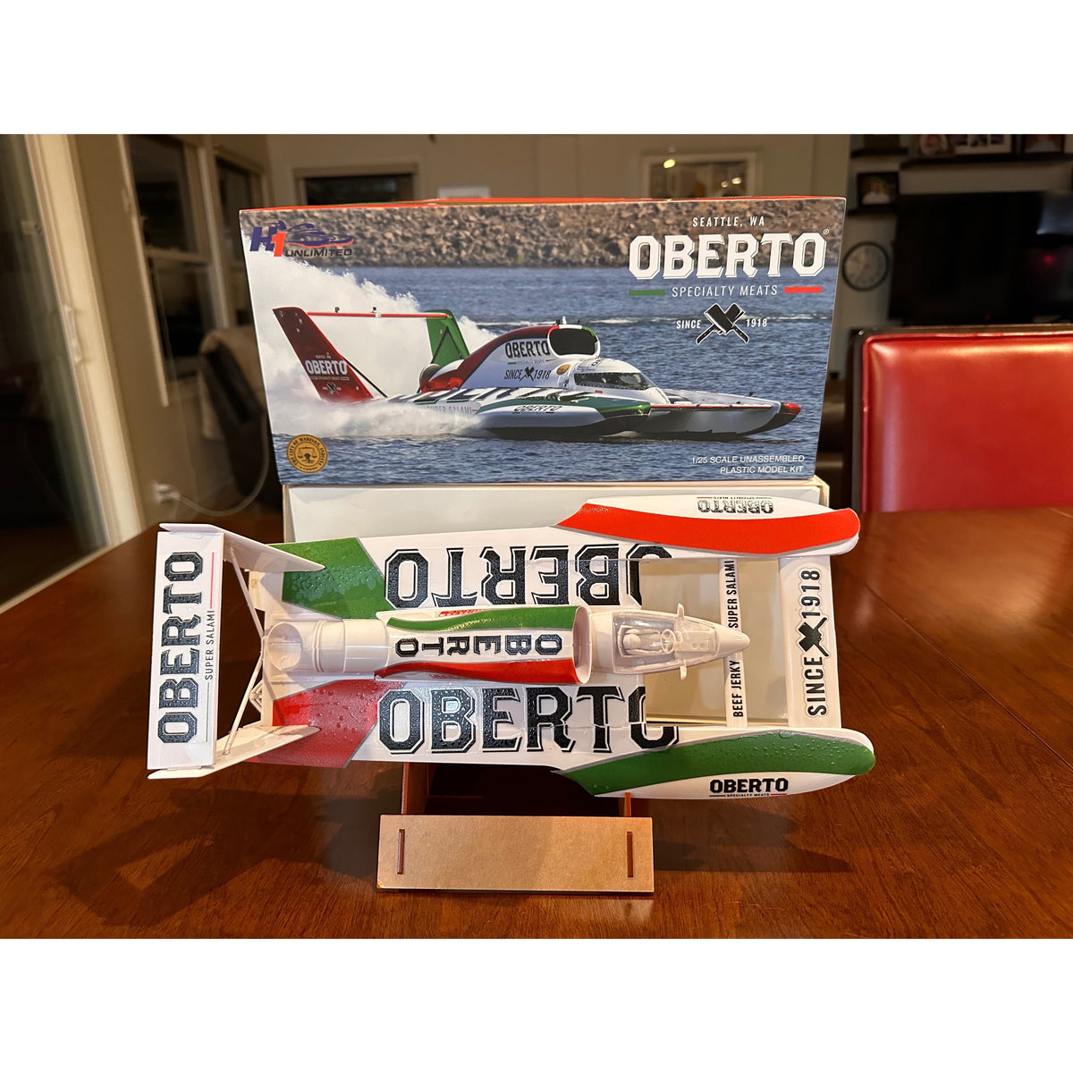 Maquette plastique d'hydravion Unlimited Oh Boy Oberto à l'échelle 1/25 – 51 pièces, présentoir en acrylique avec puce sonore, peintures, colle, pinceaux et décalcomanies à l'eau, cadeau de collection pour les fans d'hydravions