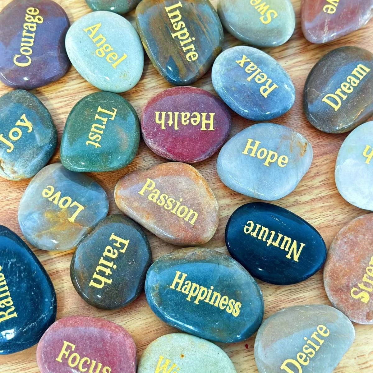 Lot de 25 pierres inspirantes gravées – Galets à messages motivationnels gravés au laser pour la décoration intérieure, le jardin, la prière et cadeaux pour les amis, la famille et la Saint-Valentin