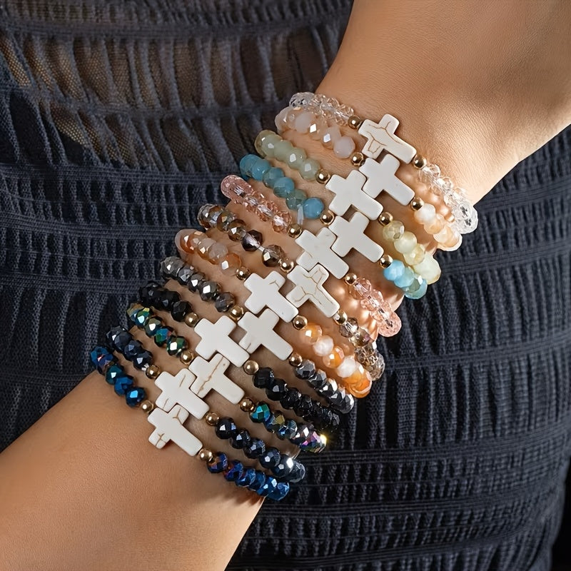 Lot de 24 bracelets élastiques bohèmes à breloques croix – Bracelets extensibles colorés avec breloques croix en résine et verre, lot en gros pour le quotidien, les vacances, les fêtes et les cadeaux de fin d'année