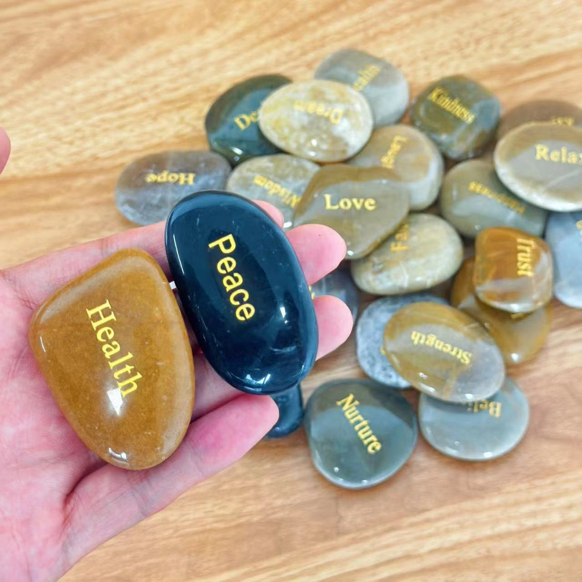 Lot de 25 pierres inspirantes gravées – Galets à messages motivationnels gravés au laser pour la décoration intérieure, le jardin, la prière et cadeaux pour les amis, la famille et la Saint-Valentin
