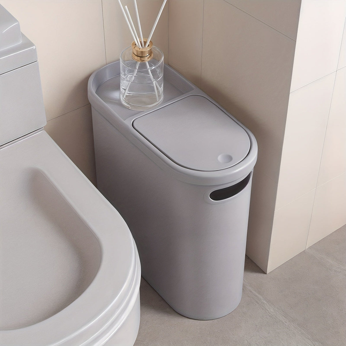 Petite poubelle de salle de bain avec poignées intégrées, lot de 1 ou 2 – Corbeille à papier en plastique antirouille, design gain de place pour salle de bain, buanderie et bureau, sacs poubelle inclus