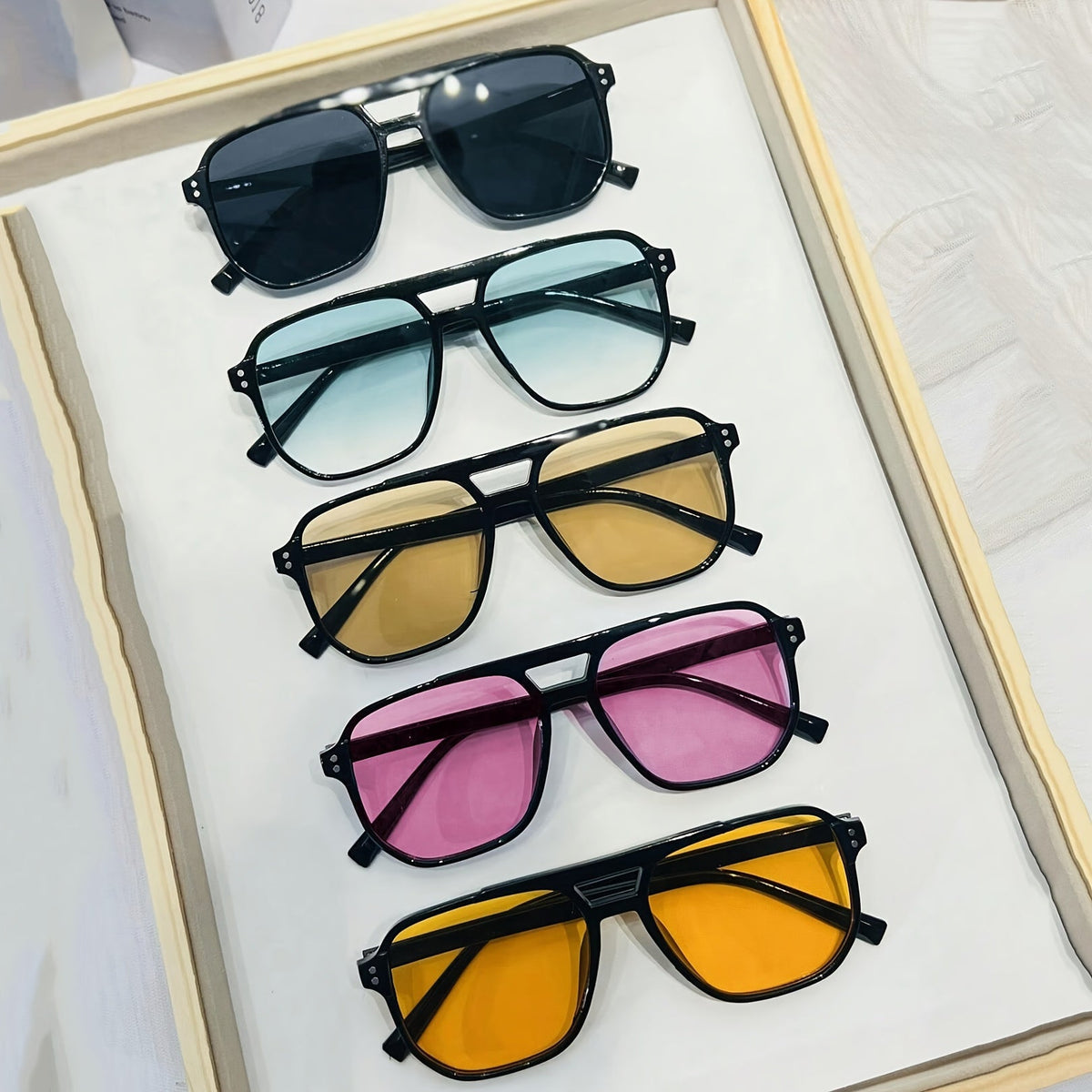 Lot de 5 paires de lunettes de soleil carrées style pilote, monture large en polycarbonate, protection UV, lunettes tendance et décontractées unisexes pour hommes et femmes, monture noire, verres multicolores