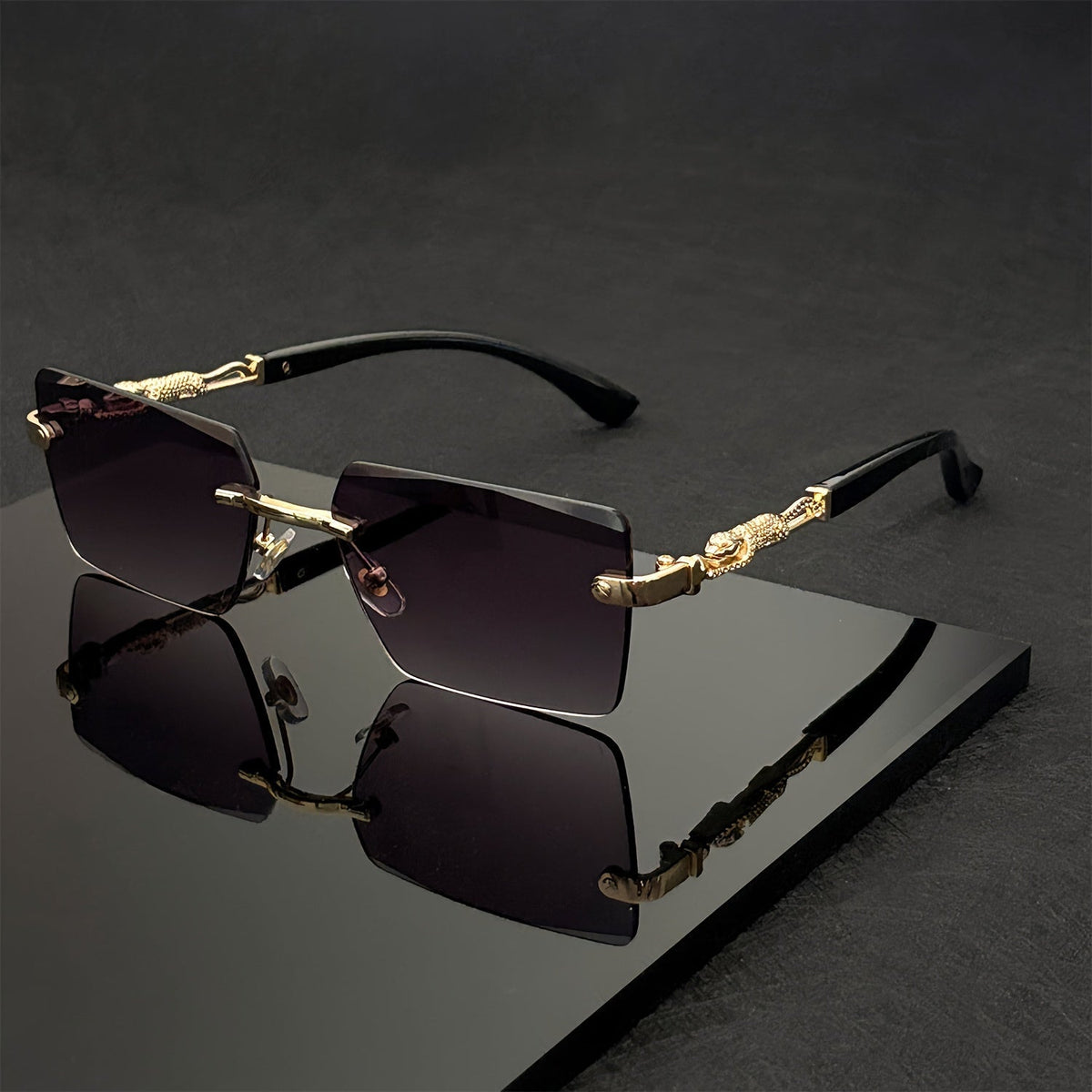 Lunettes de soleil unisexe de luxe sans monture avec branches léopard – Lunettes de mode rectangulaires étroites UV400 noir et or pour hommes et femmes, incluent étui de protection et chiffon de nettoyage pour la conduite, les voyages et les fêtes