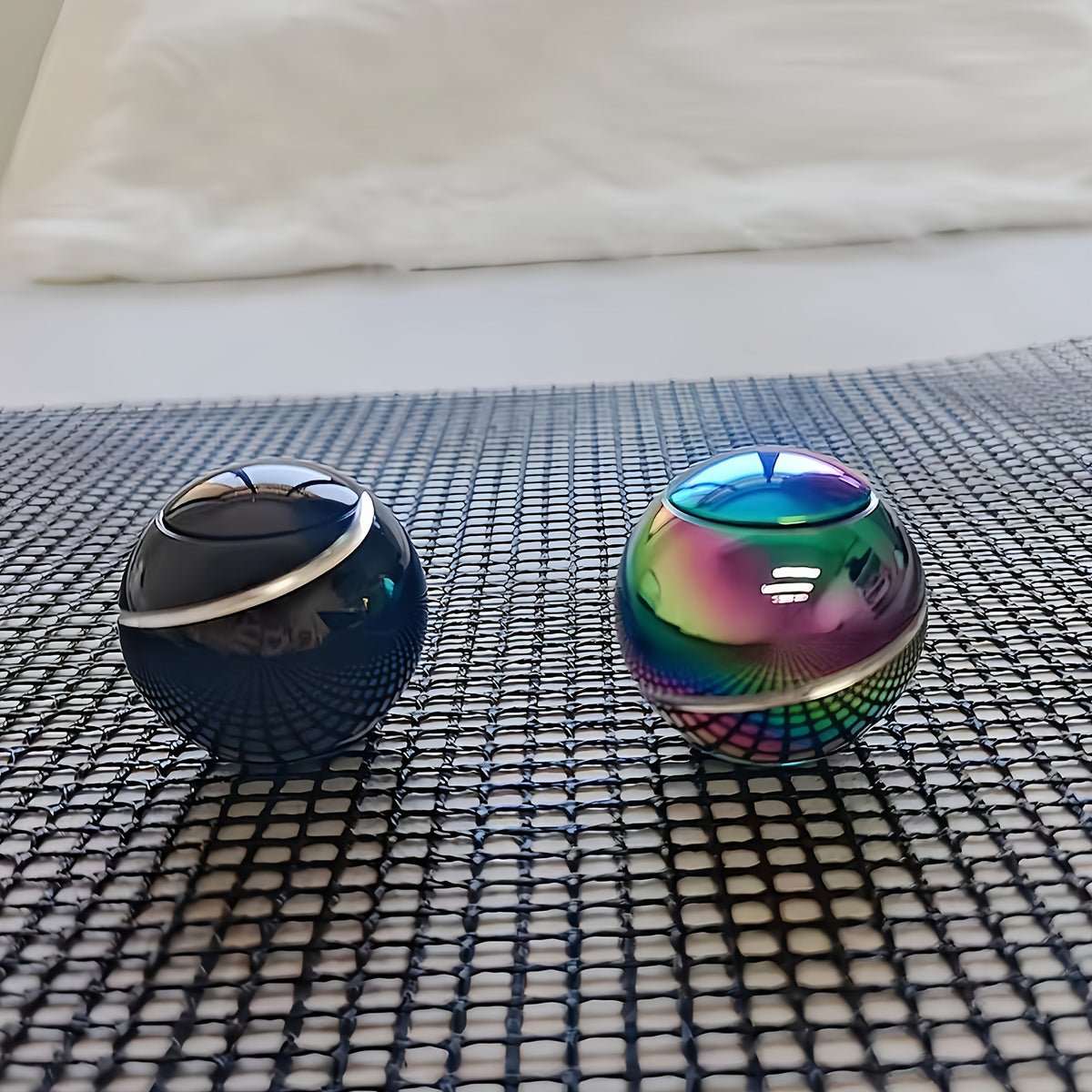 Toupie gyroscope à bille rotative, jouet anti-stress de bureau à double roulement haute vitesse, cadeau de fête, bleu irisé noir
