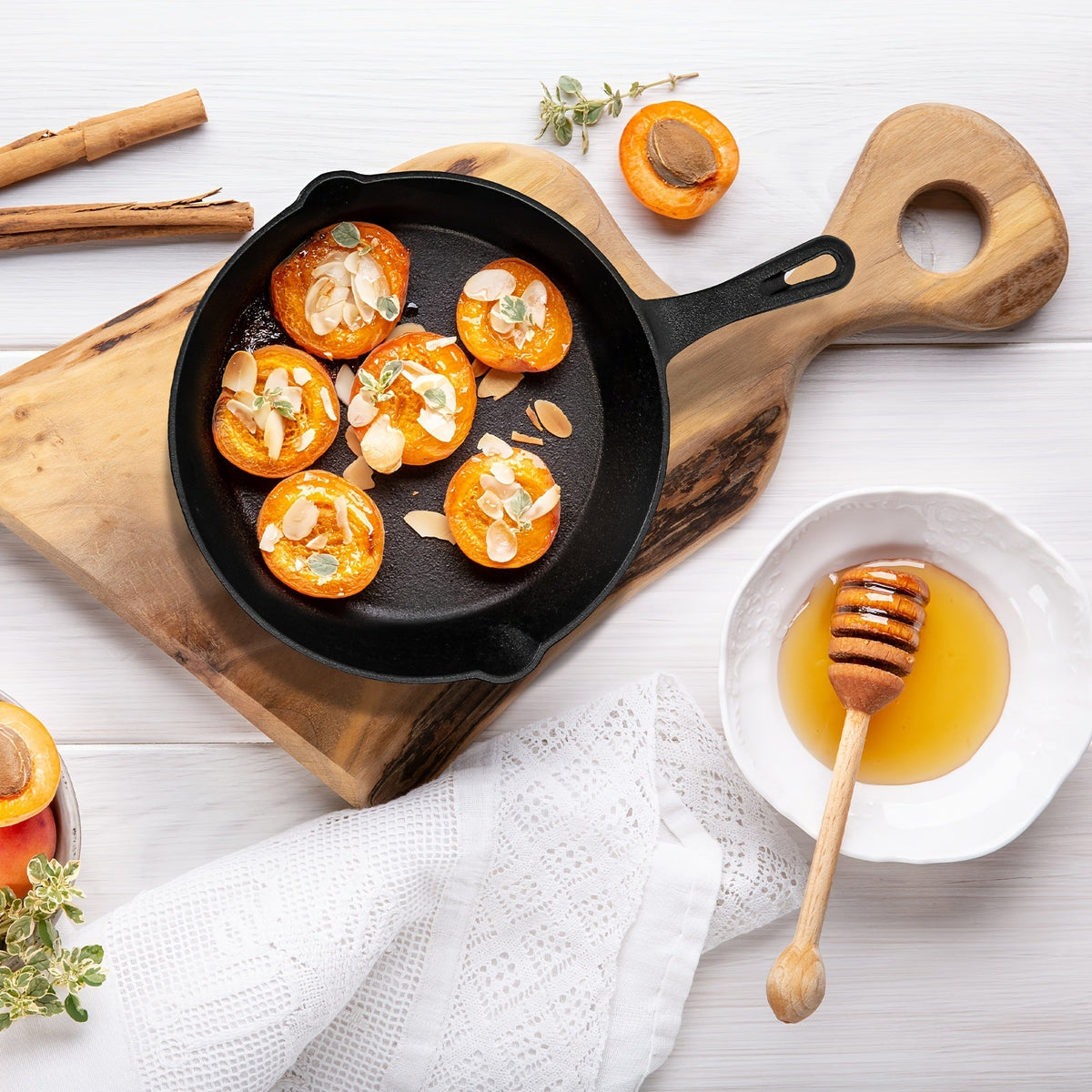 Ensemble de 3 poêles en fonte avec bec verseur – Batterie de cuisine robuste antiadhésive pré-culottée pour les repas de fêtes, le camping en VR, les repas au feu de camp, compatible four et plaque de cuisson, cadeau de cuisine