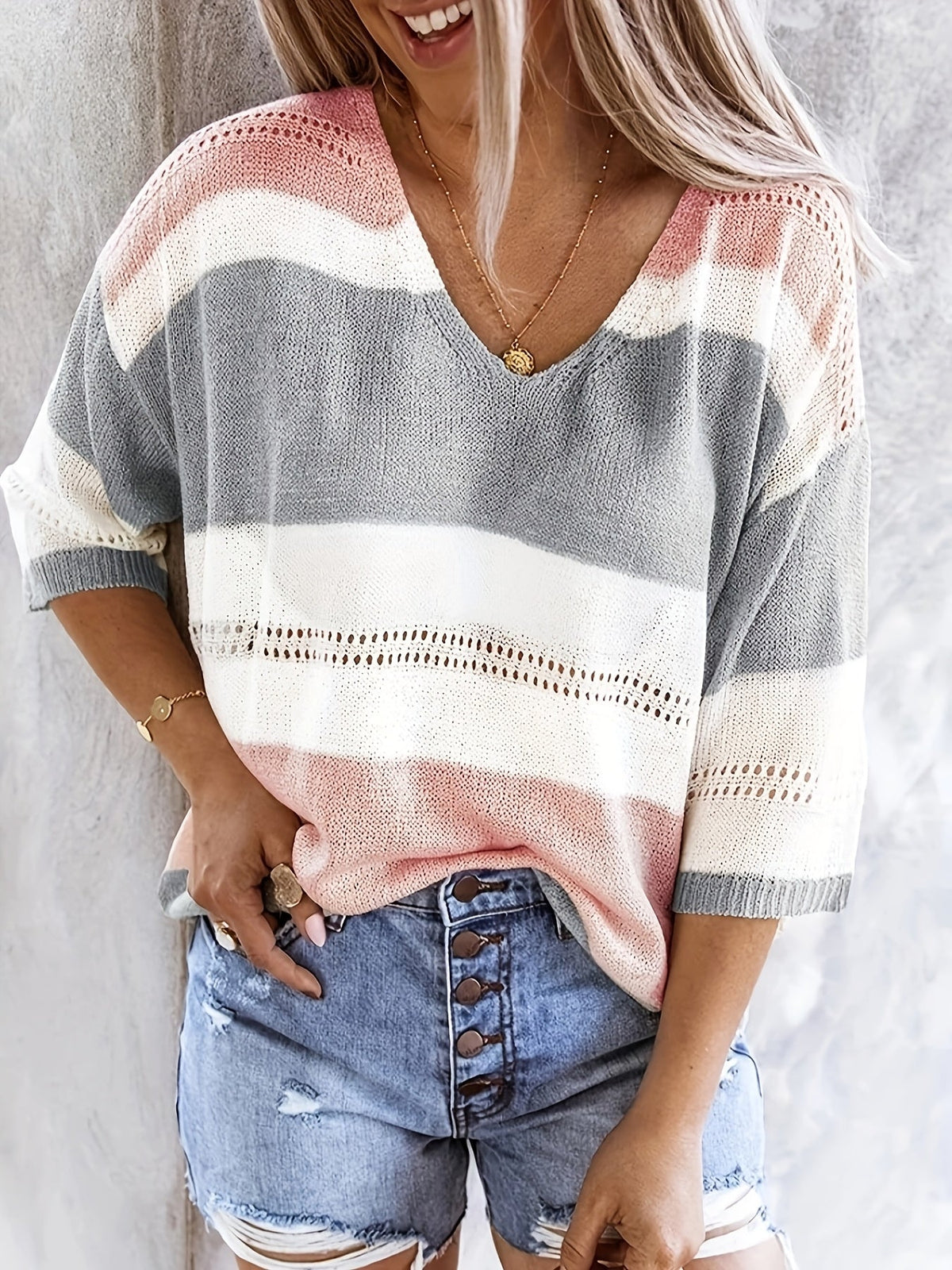 Haut en tricot pour femme, col en V, épaules dénudées, ajouré, à rayures et blocs de couleurs - Chemisier décontracté d'été pour le quotidien et les vacances à la plage