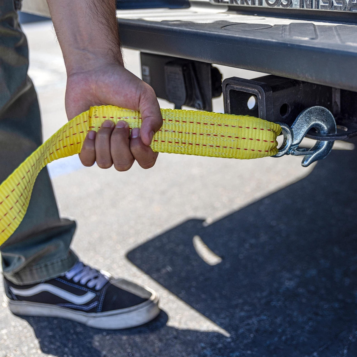 Sangle de remorquage robuste 5 tonnes 4 m – Sangle de treuil avec crochet en acier forgé pour dépannage tout-terrain, remorquage d'urgence pour SUV, camion, pick-up 4x4, kit de secours tout-terrain indispensable