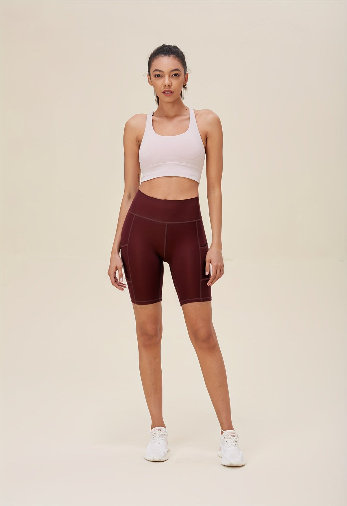 Shorts de yoga taille haute pour femmes, lot de 4, effet push-up, 5 poches – Shorts de sport respirants, extensibles et sans couture pour l'été, le yoga, le Pilates et l'entraînement en salle (Rouge, Noir, Gris, Bleu marine)