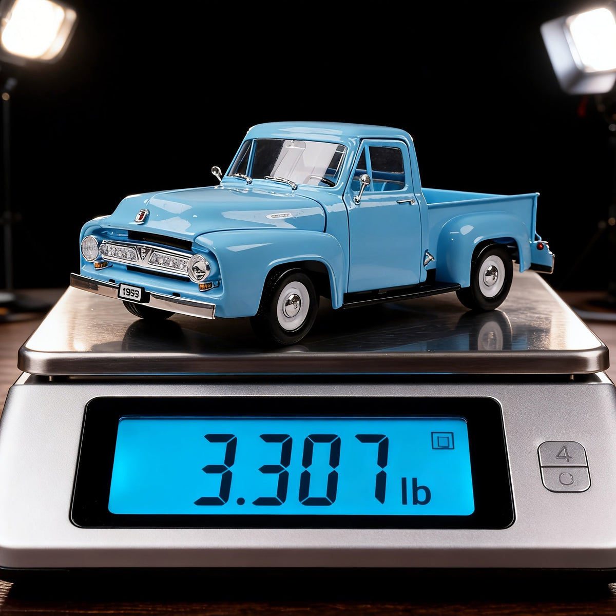 Modèle réduit de camionnette Ford F-100 1953 à l'échelle 1/18 en alliage de zinc - Intérieur détaillé, roues rotatives, présentoir en acrylique | Cadeau de collection de camion classique pour les passionnés de voitures, fête des pères, Noël, anniversaire