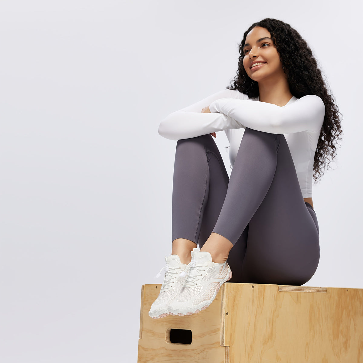 Chaussures aquatiques pieds nus pour femmes avec bout large – Chaussures d'eau légères, antidérapantes et respirantes pour la plage, la piscine, la randonnée et la marche, chaussures minimalistes de sport, pointures US 6-11, plusieurs couleurs