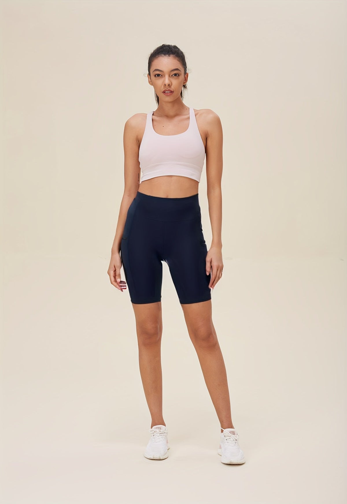 Shorts de yoga taille haute pour femmes, lot de 4, effet push-up, 5 poches – Shorts de sport respirants, extensibles et sans couture pour l'été, le yoga, le Pilates et l'entraînement en salle (Rouge, Noir, Gris, Bleu marine)