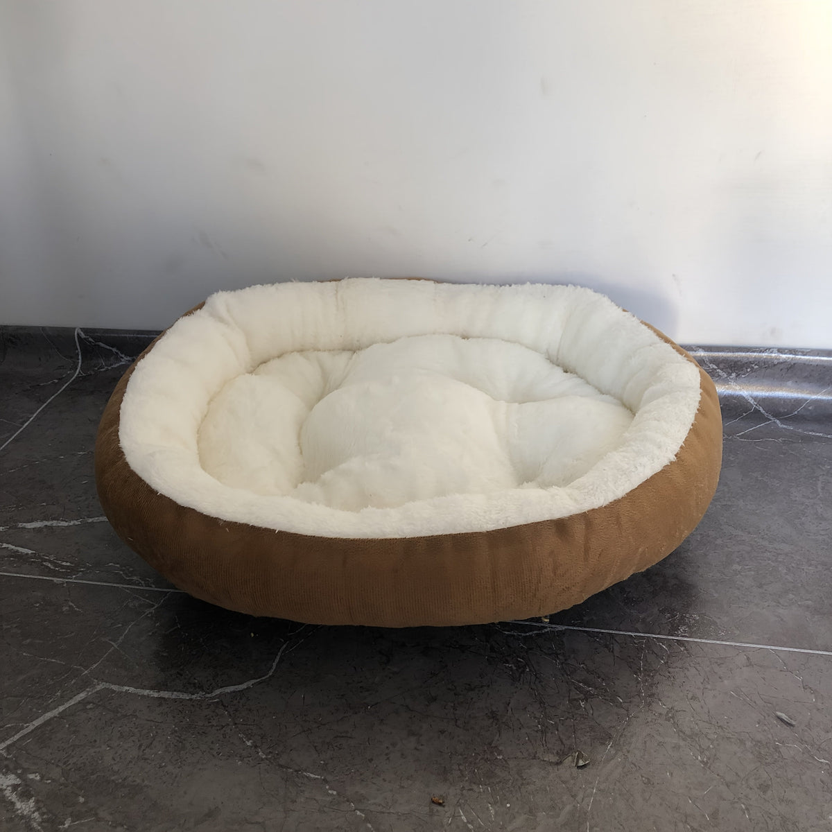 Panier ovale pour chats et chiens de petite à moyenne taille – Couchage douillet, doux et chaud en polyester texturé, coussin de sommeil confortable pour intérieur, adapté aux chatons, chiots, chihuahuas, teckels et shih tzus