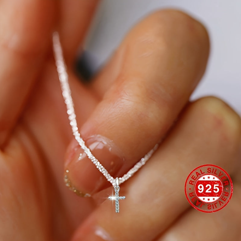 Collier avec mini croix en argent sterling 925 – Collier pendentif croix élégant et raffiné pour femme, bijou de luxe léger et hypoallergénique, cadeau idéal pour Noël, un baptême, une confirmation ou pour porter sa foi au quotidien
