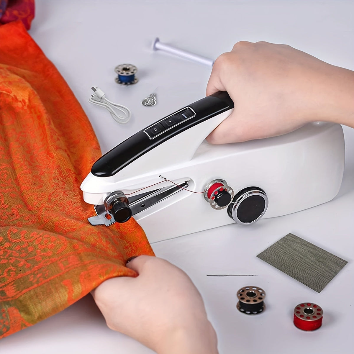 Mini machine à coudre portative - Couture rapide et facile pour vêtements, tissus et réparations DIY, machine à coudre électrique compacte pour débutants, usage domestique et voyage, design léger et sans fil