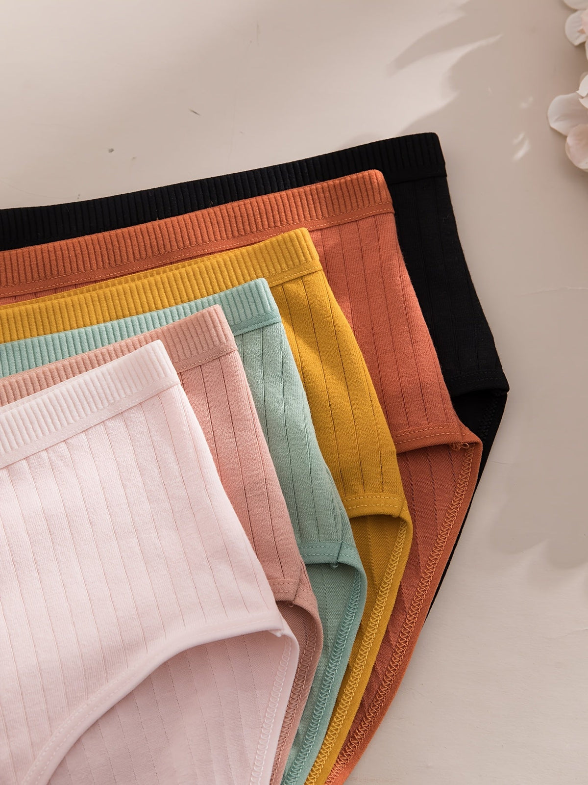 Lot de 6 culottes string côtelées – Sous-vêtements triangulaires pour femmes, doux, respirants et taille mi-haute, texture en maille côtelée, couleurs unies, culottes quotidiennes adaptées à la maternité
