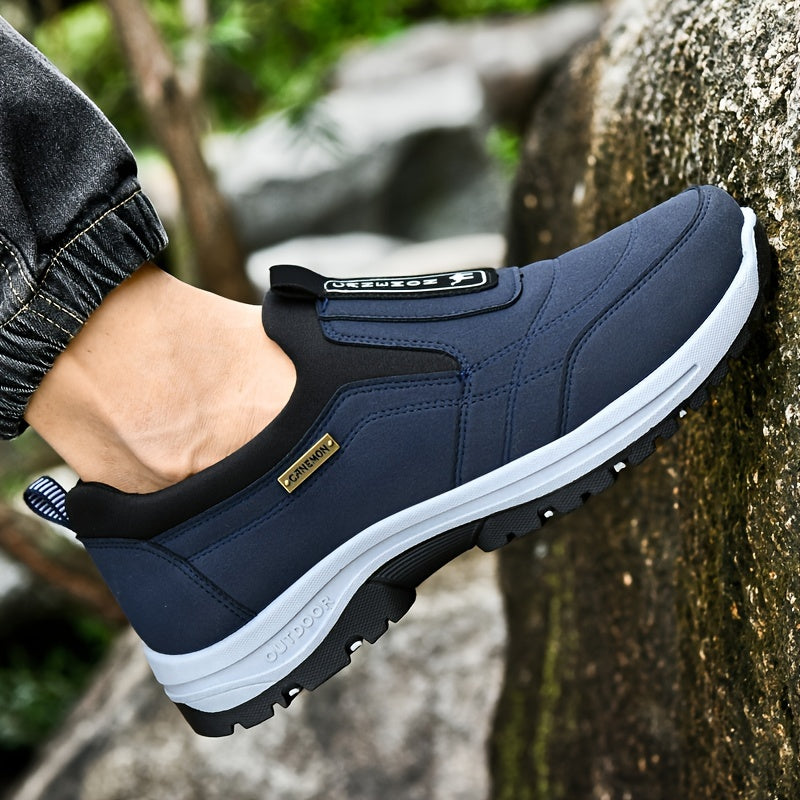 Baskets basses décontractées pour homme à motif lettres, chaussures de sport à enfiler avec semelle intérieure rembourrée – Bout rond confortable pour la salle de sport, le bureau et le quotidien, tailles US 6–11