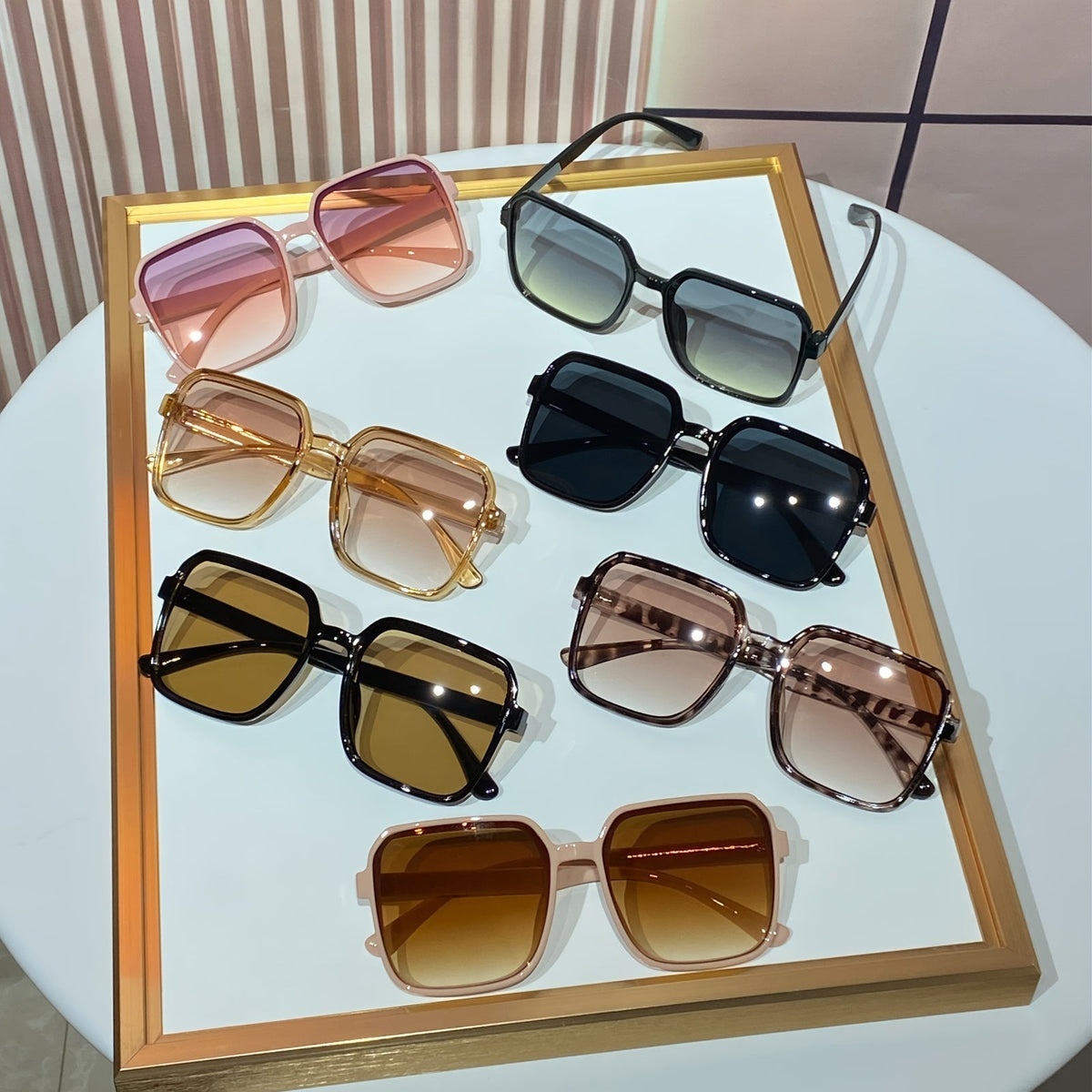 Lot de 14 paires de lunettes de mode carrées teintées pour femmes – Style minimaliste européen et américain, montures en PC durable, verres colorés, lunettes en gros pour fêtes et rassemblements féminins