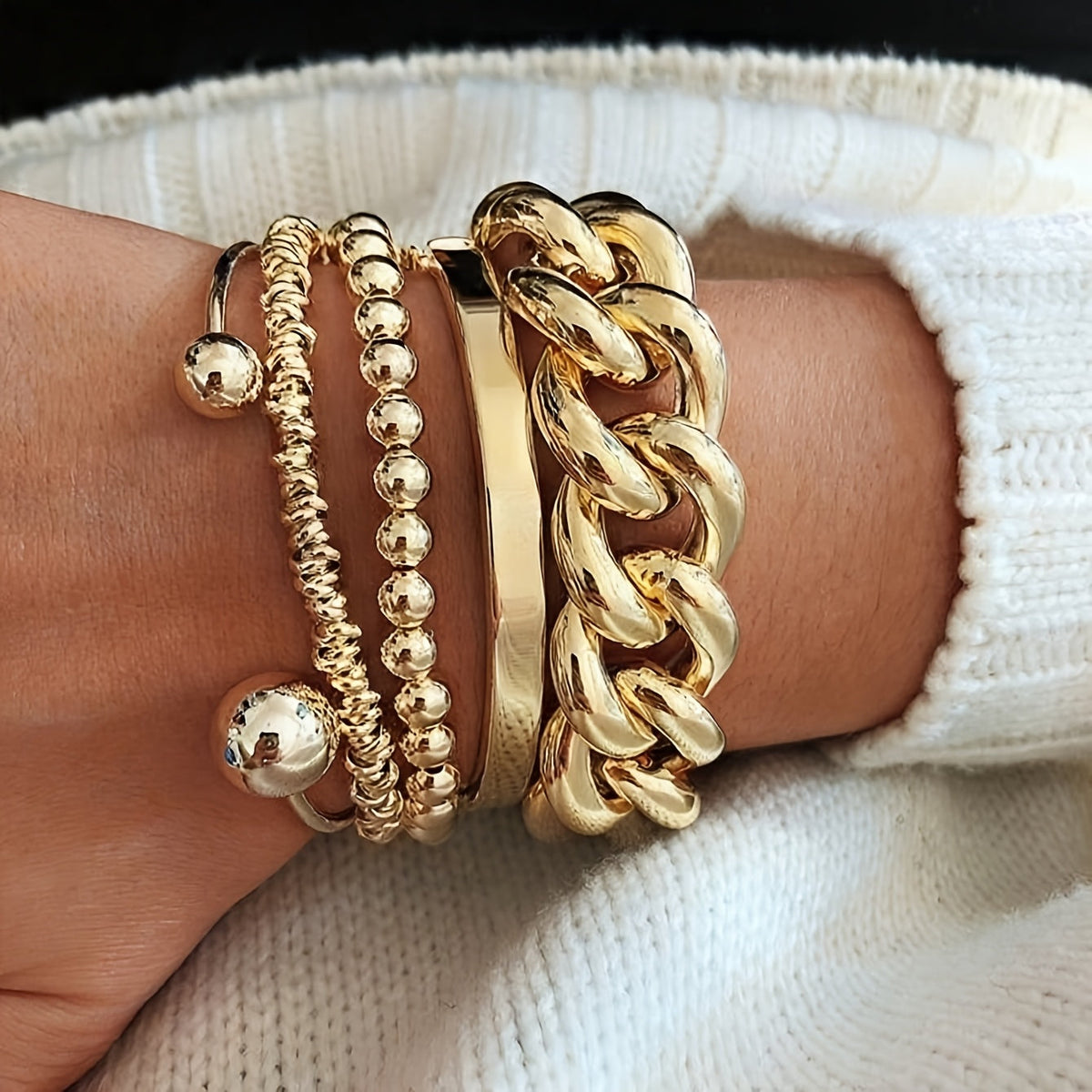 Ensemble de 5 bracelets à grosses mailles et perles pour femmes – Bijoux fantaisie superposables, tons doré et argenté, parfaits pour le quotidien, les rendez-vous, les vacances, les fêtes et comme cadeau pour petite amie