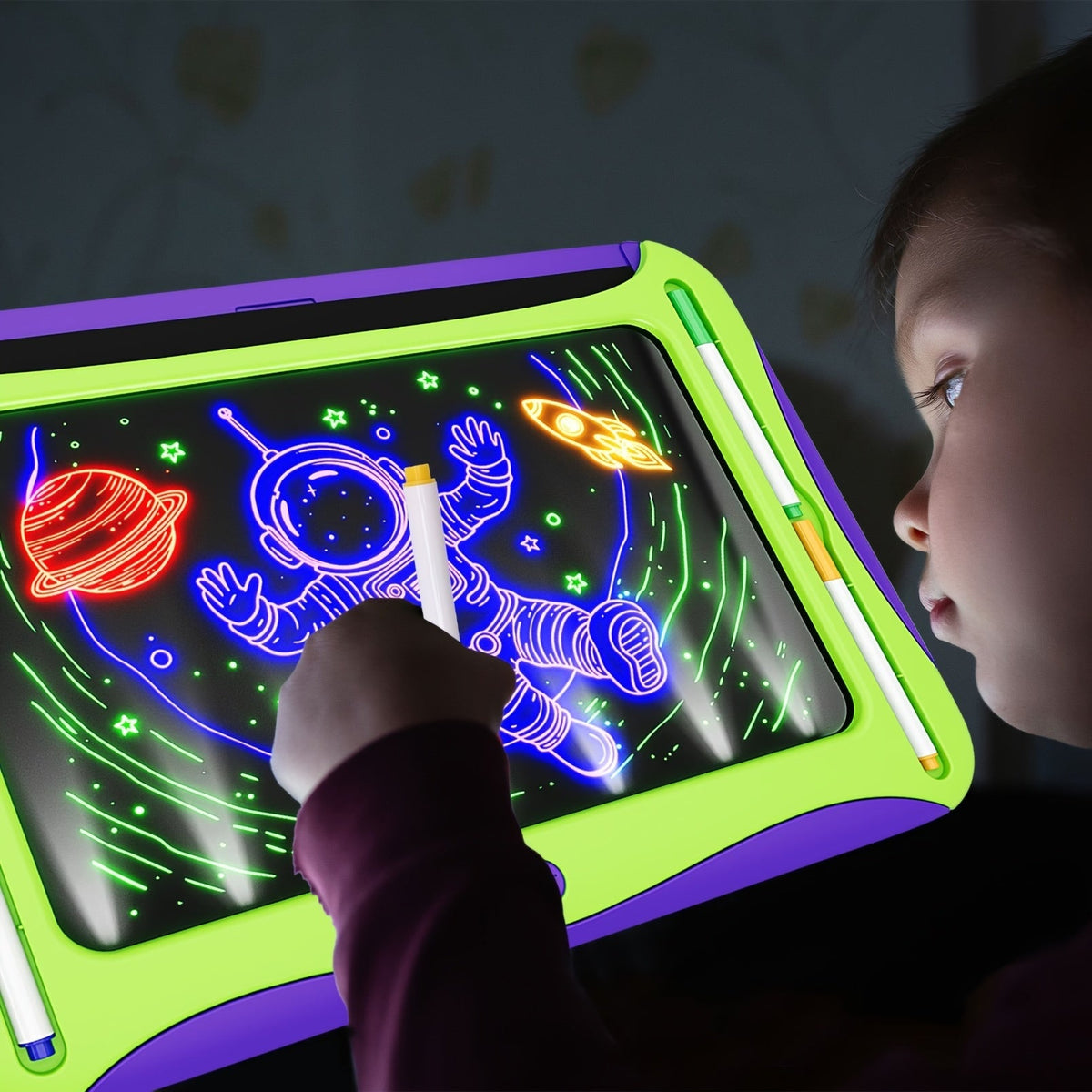 Tablette à dessin lumineuse LED pour enfants de 3 à 8 ans – Kit d’art phosphorescent avec 9 cartes recto-verso et 6 marqueurs, jouet éducatif de voyage, cadeau d'anniversaire et de Noël pour filles et garçons