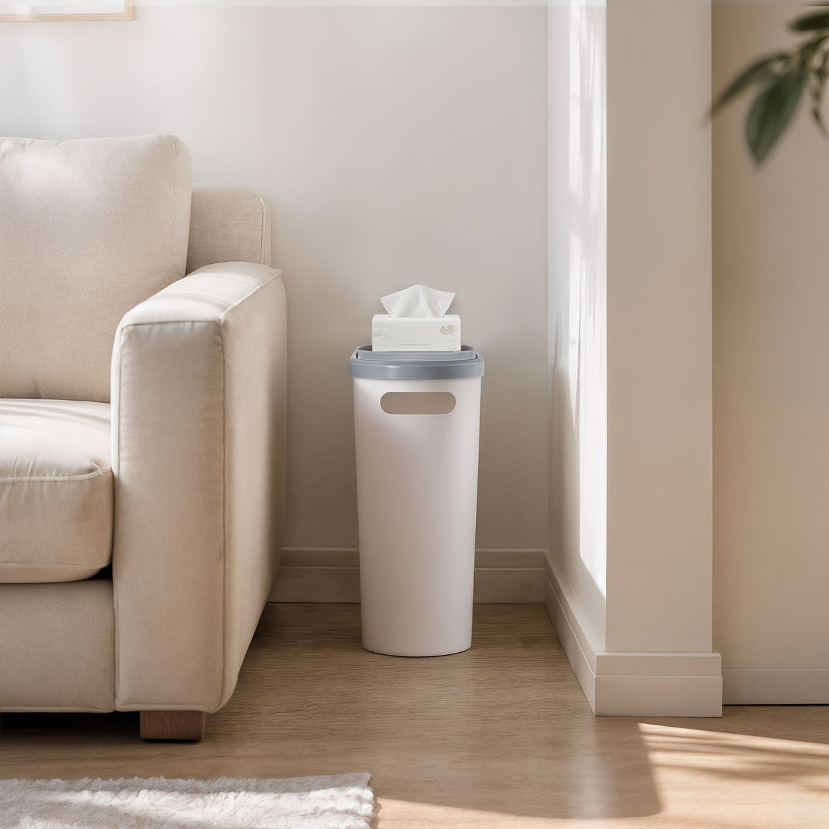 Petite poubelle de salle de bain avec poignées intégrées, lot de 1 ou 2 – Corbeille à papier en plastique antirouille, design gain de place pour salle de bain, buanderie et bureau, sacs poubelle inclus
