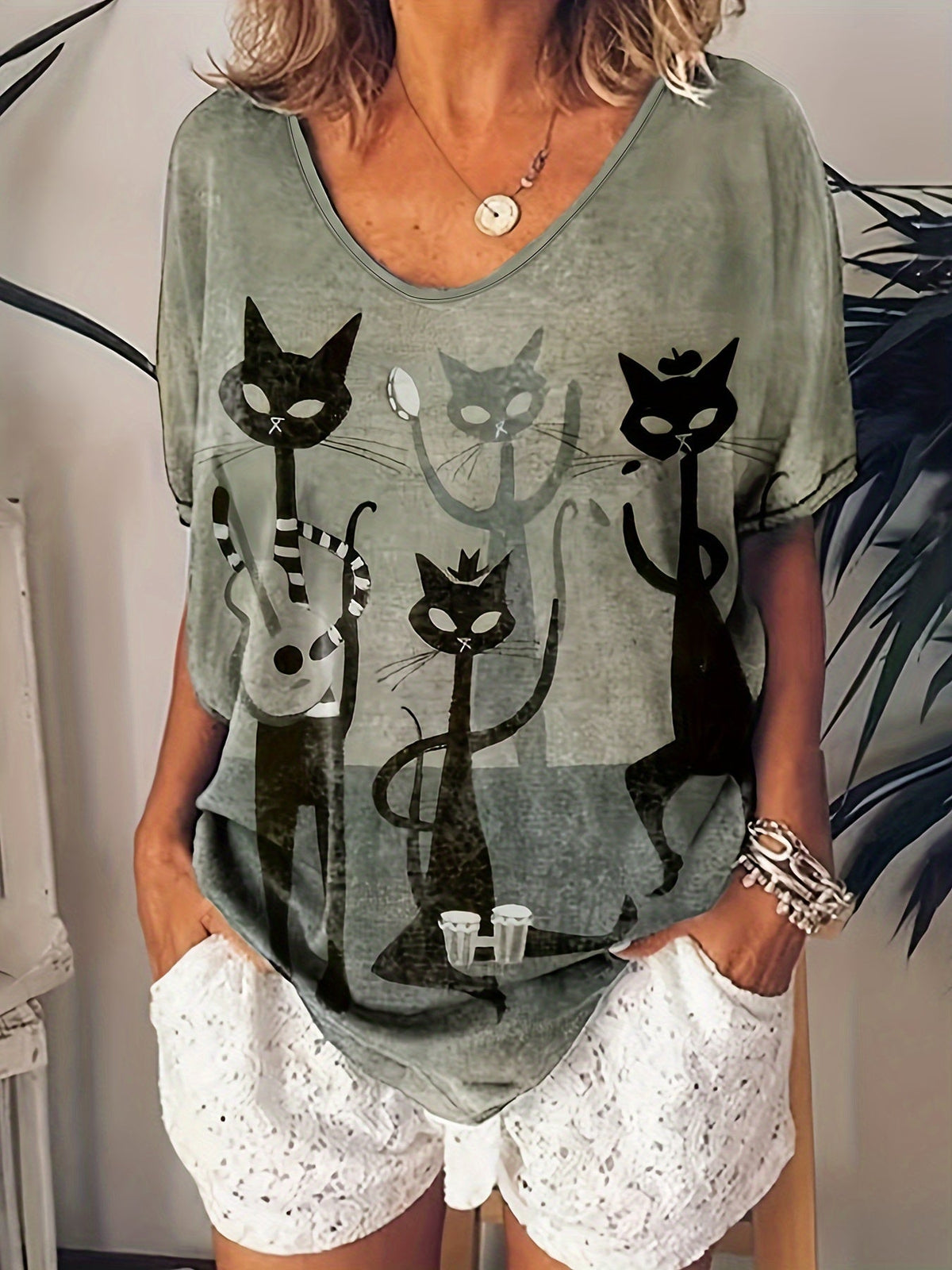 T-shirt femme à col en V et imprimé animal – Haut décontracté en maille extensible, t-shirt à manches courtes olive pour tous les jours, mélange de polyester doux, S-XXL