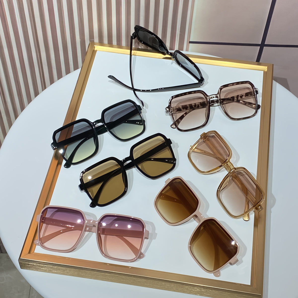 Lot de 14 paires de lunettes de mode carrées teintées pour femmes – Style minimaliste européen et américain, montures en PC durable, verres colorés, lunettes en gros pour fêtes et rassemblements féminins