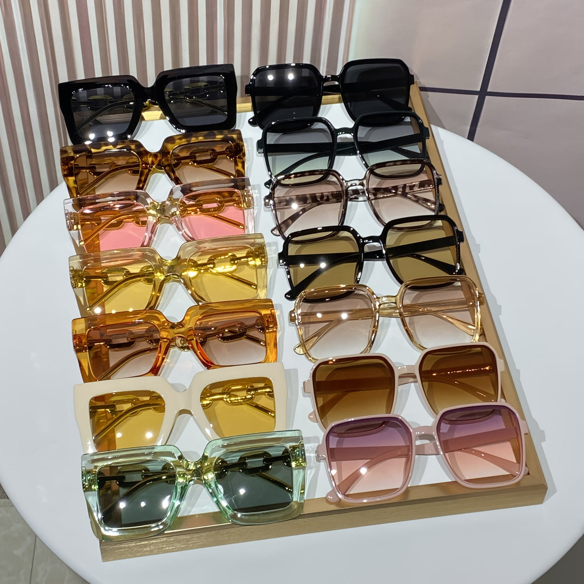 Lot de 14 paires de lunettes de mode carrées teintées pour femmes – Style minimaliste européen et américain, montures en PC durable, verres colorés, lunettes en gros pour fêtes et rassemblements féminins