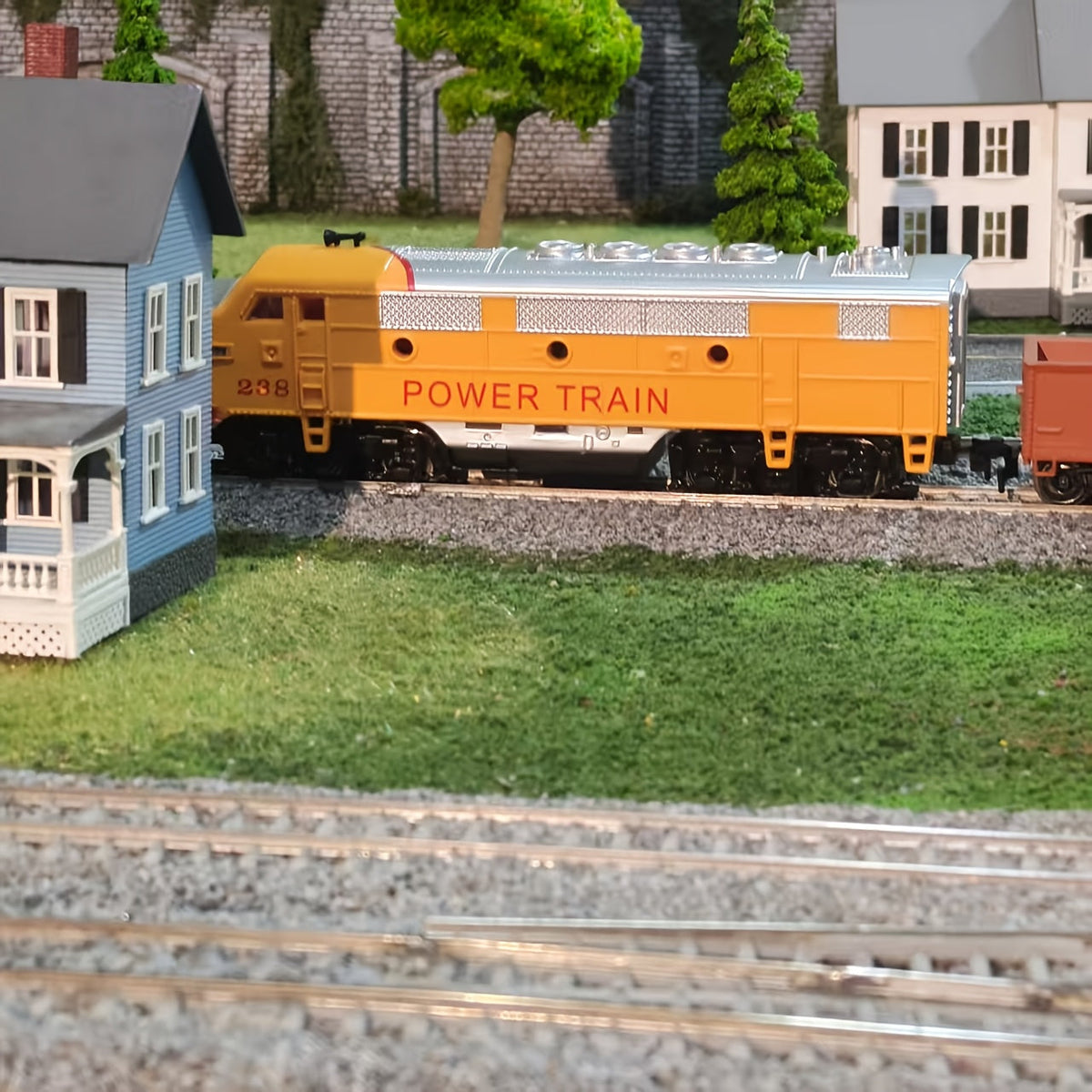 Locomotive diesel FP7 à l'échelle HO 1/87 - Train miniature vintage réaliste compatible avec les ensembles ferroviaires à écartement HO, pièce de collection | Cadeau pour adulte amateur de modélisme ferroviaire