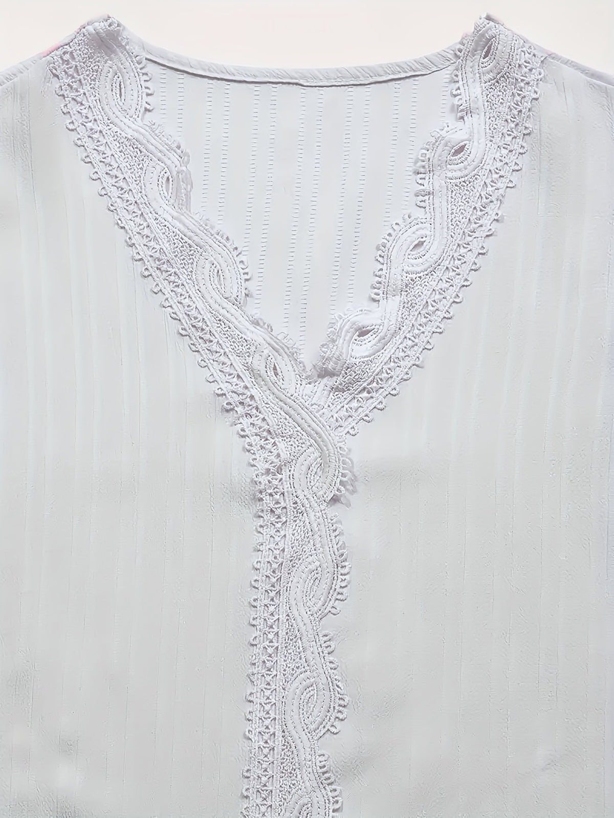 Chemisier élégant pour femme à texture en dentelle, col en V et manches courtes, léger et respirant, haut décontracté pour le printemps et l'été, lavable en machine, blanc, S-XXL