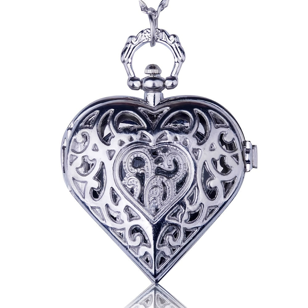 Collier montre à gousset rétro en forme de cœur pour femme – Bijou vintage argenté à quartz avec pendentif ajouré, chaîne de pull, cadeau pour femme