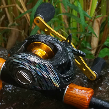 Moulinet de pêche casting ultra-léger avec système de frein magnétique, puissance de frein maximale de 22 lb – Moulinet profil bas ergonomique pour eau douce et eau de mer, gaucher et droitier, ratio de récupération fluide