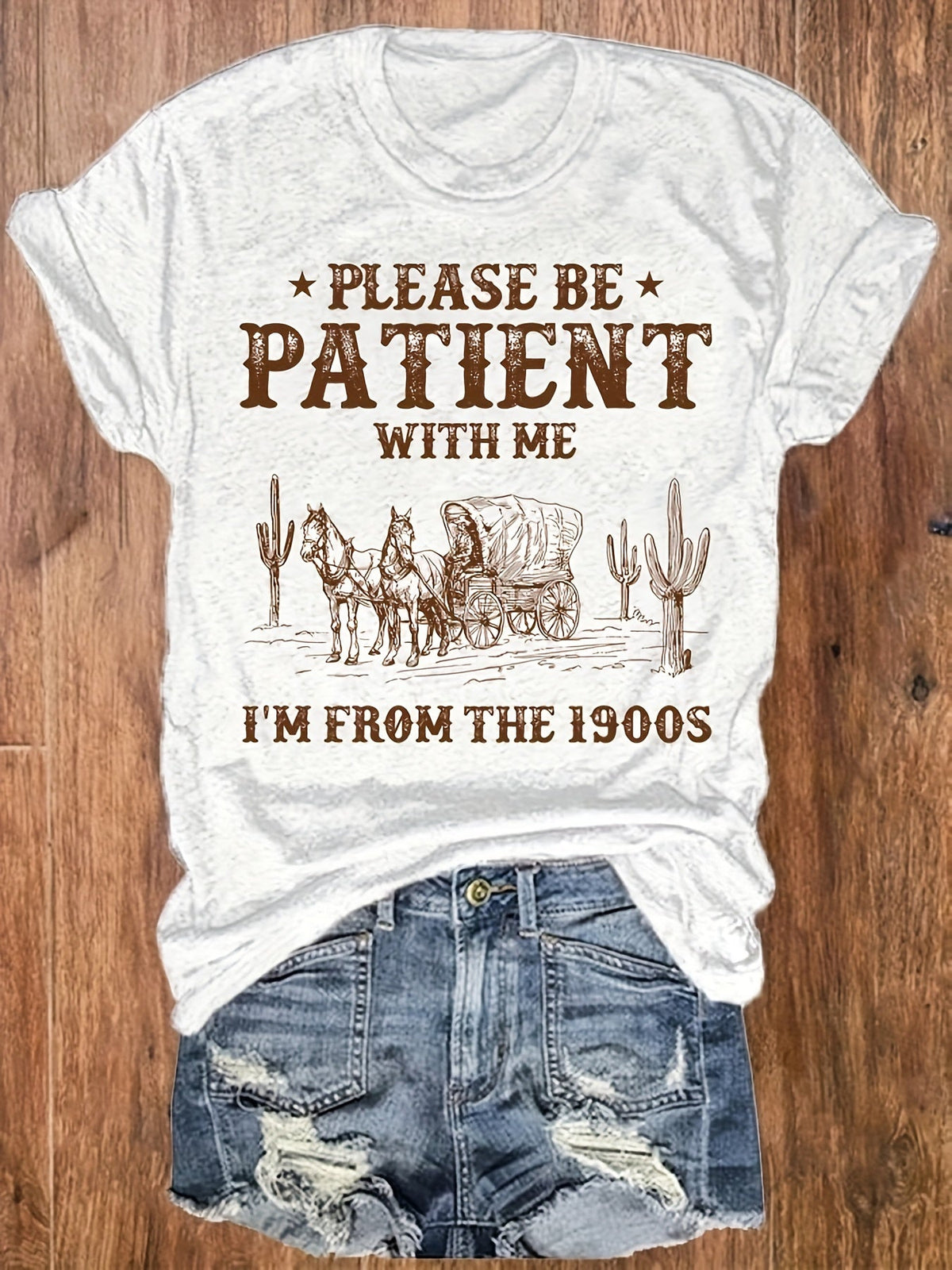 Soyez patient avec moi, je viens des années 1900, t-shirt graphique western pour femme, t-shirt vintage amusant de cow-girl, col rond à manches courtes