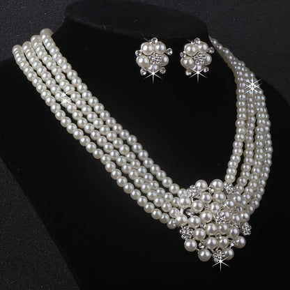 Parure de collier et boucles d'oreilles 4 rangs de perles blanc laiteux pour femme – Bijoux fantaisie plaqués argent style fleur superposée pour mariage, banquet, soirée, fiançailles, cadeau