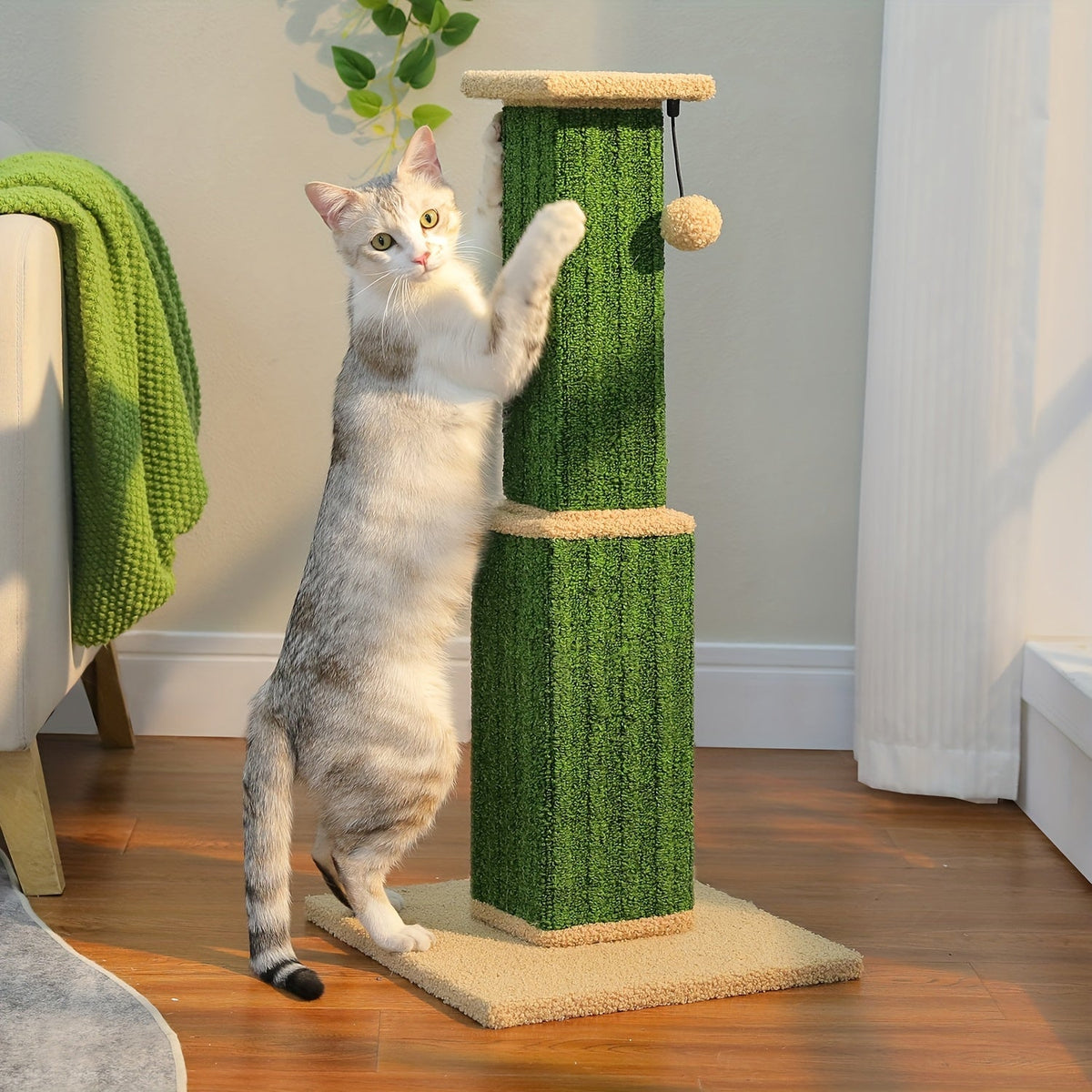 Arbre à chat à plusieurs niveaux avec poteau en sisal et jouets suspendus pour chats d'intérieur, tour d'escalade robuste et centre d'activités pour chats énergiques, disponible en gris et noir