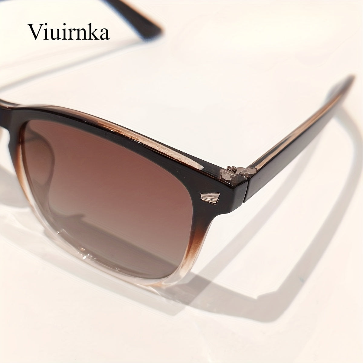 Lunettes de soleil vintage polarisées unisexe, verres dégradés thé UV400 avec étui de protection, lunettes de conduite légères pour hommes et femmes