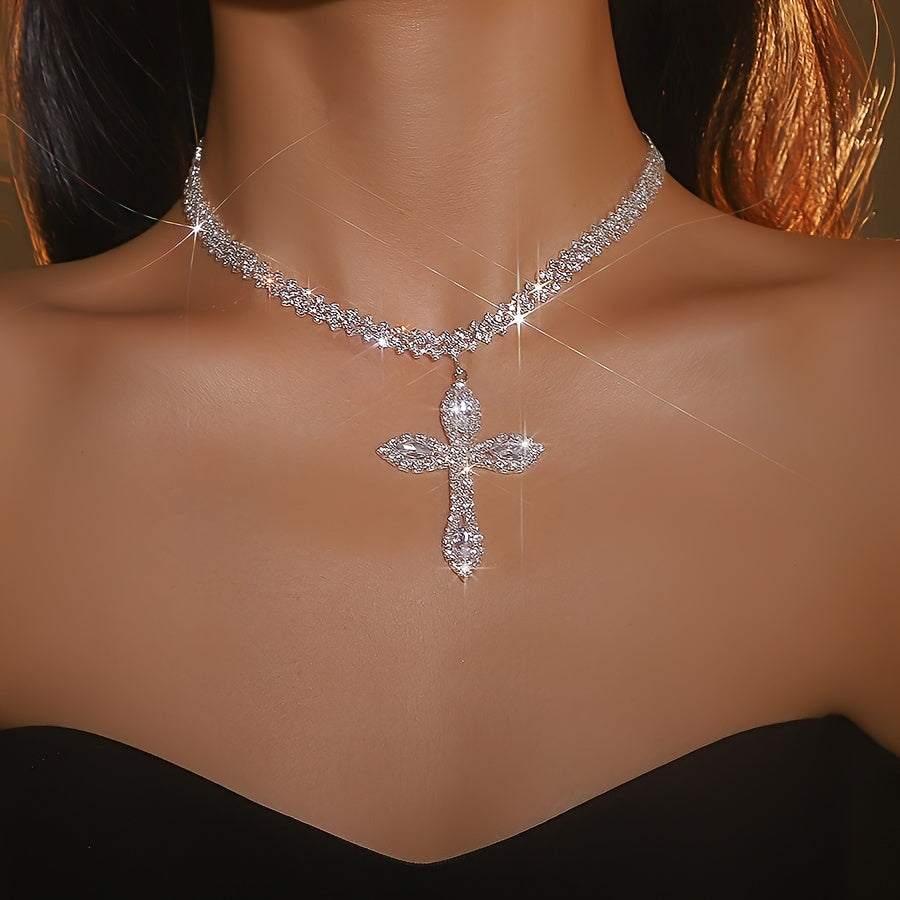 Collier avec pendentif croix en argent sterling 925 – Éclat de cristaux en zirconium cubique, design élégant et luxueux, cadeau parfait pour femmes et hommes pour un anniversaire, Noël et les occasions religieuses
