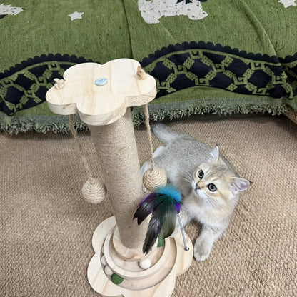 Arbre à chat multi-niveaux en sisal de qualité supérieure avec 6 balles jouets en bois, 2 balles suspendues et 2 plumeaux, base antidérapante, arbre à chat interactif pour chats d'intérieur et chatons
