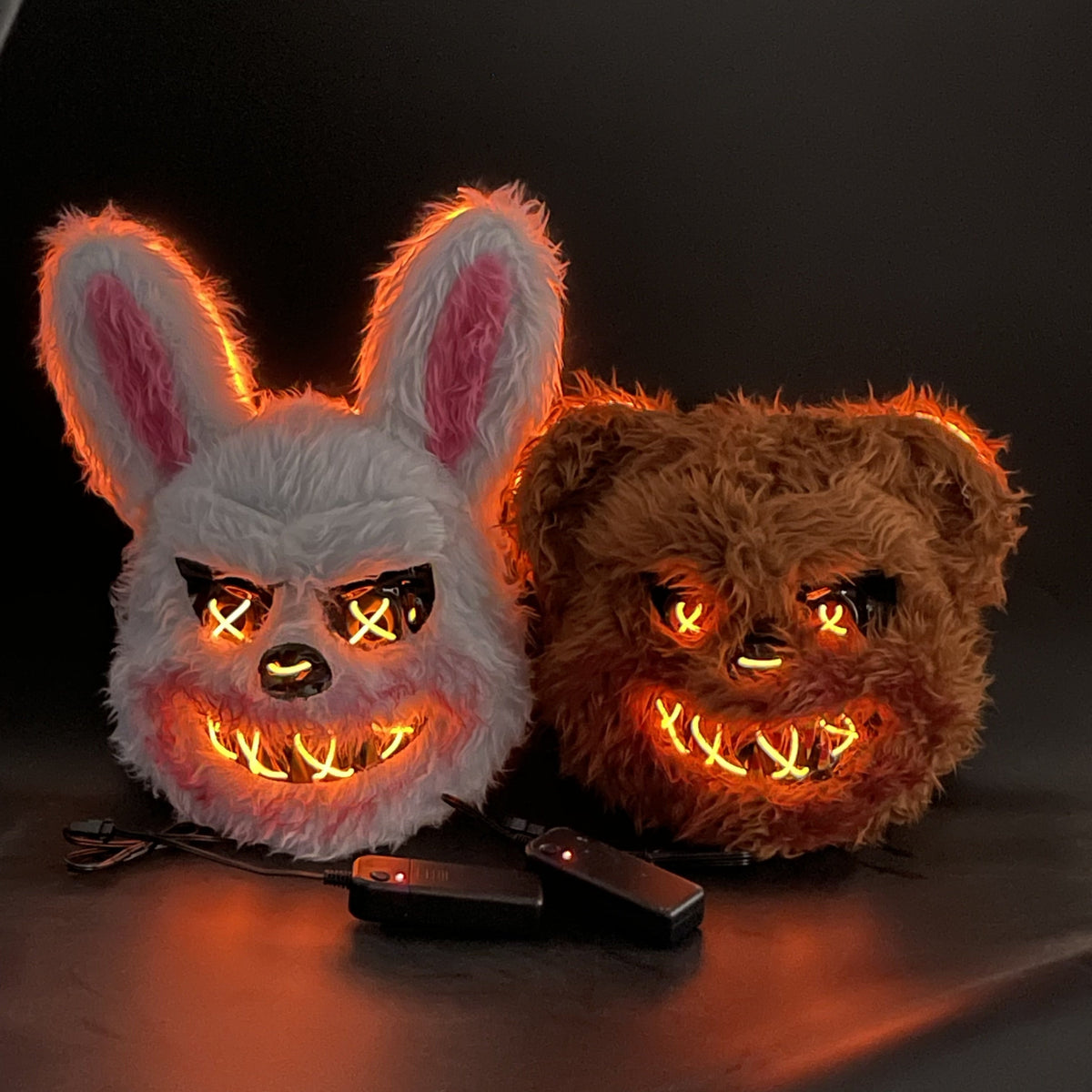 Masques d'horreur LED lumineux avec yeux éclairés – Masque de costume d'Halloween lapin sanglant et ours pour adultes et adolescents | Masque effrayant pour fêtes d'Halloween, maisons hantées et cosplay | 2 piles AA requises
