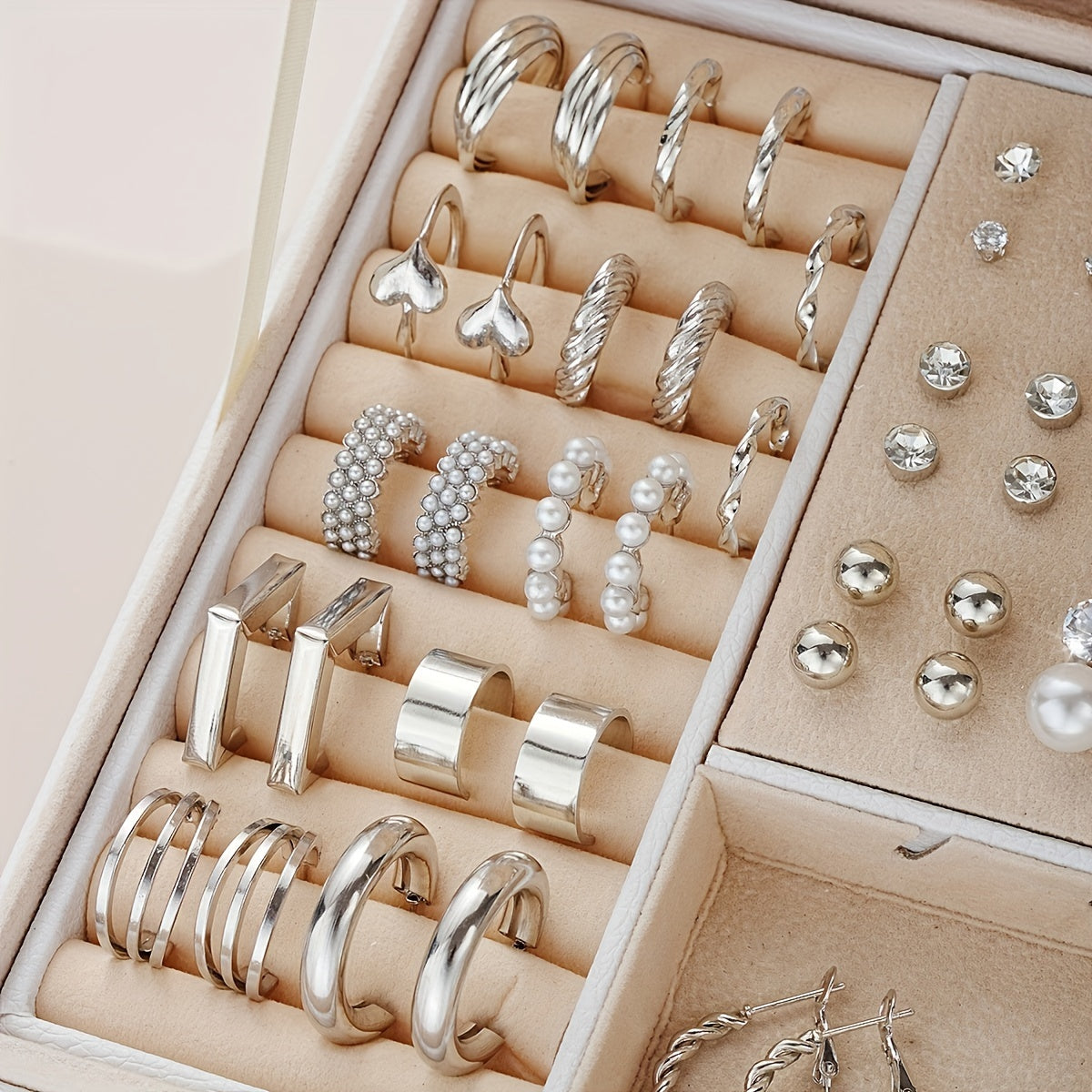 Ensemble de 102 boucles d'oreilles pour femmes – Styles géométriques, strass et anneaux torsadés, tiges en acier inoxydable hypoallergénique, cadeau de luxe léger pour le quotidien, les fêtes et les vacances