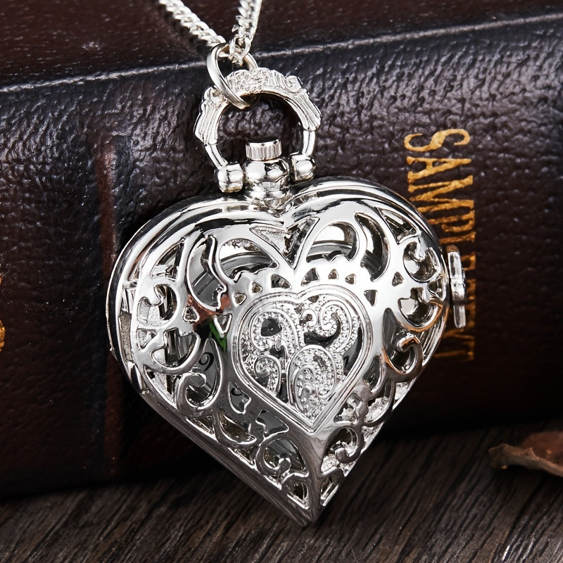 Collier montre à gousset rétro en forme de cœur pour femme – Bijou vintage argenté à quartz avec pendentif ajouré, chaîne de pull, cadeau pour femme