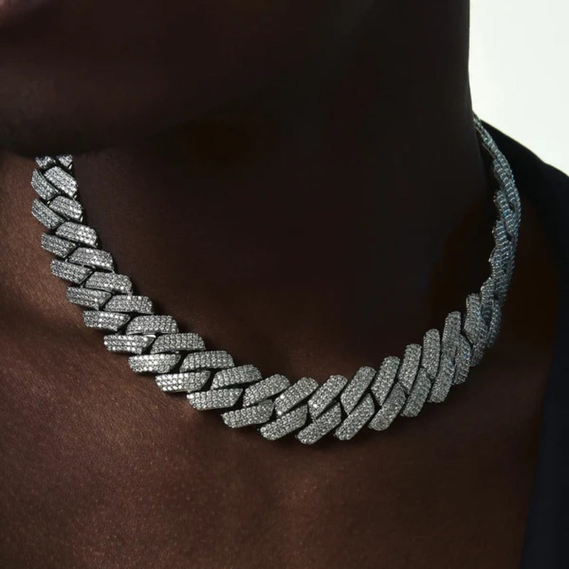 Collier chaîne maille cubaine pour homme style hip-hop avec incrustation de pierres synthétiques – Tons argent et or, 45 cm / 50 cm, coffret cadeau inclus, bijou audacieux pour toutes les occasions