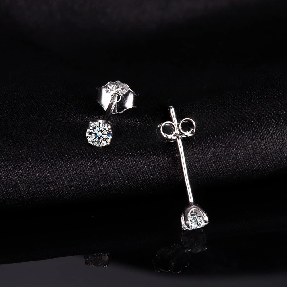 Boucles d'oreilles puces en moissanite 0,1 ct, couleur D, VVS1, taille ronde, tiges en argent sterling 925 plaqué platine, style minimaliste japonais et coréen, pour usage quotidien, cadeau pour femmes et filles