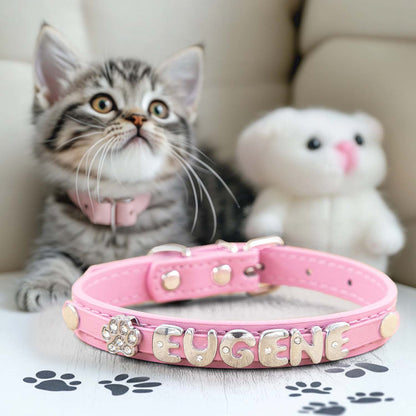 Collier pour chat et chien en similicuir personnalisé avec médaille, collier d'identification sur mesure pour petits et moyens chiens et chats, collier réglable pour animal de compagnie avec breloque exquise, 11 couleurs du XS au M