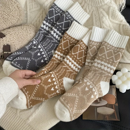 Lot de 5 paires de chaussettes thermiques d'hiver pour femme – Chaussettes mi-mollet chaudes et duveteuses à motif losanges ethniques, tissu doux et confortable pour les trajets en extérieur et au quotidien, multicolores